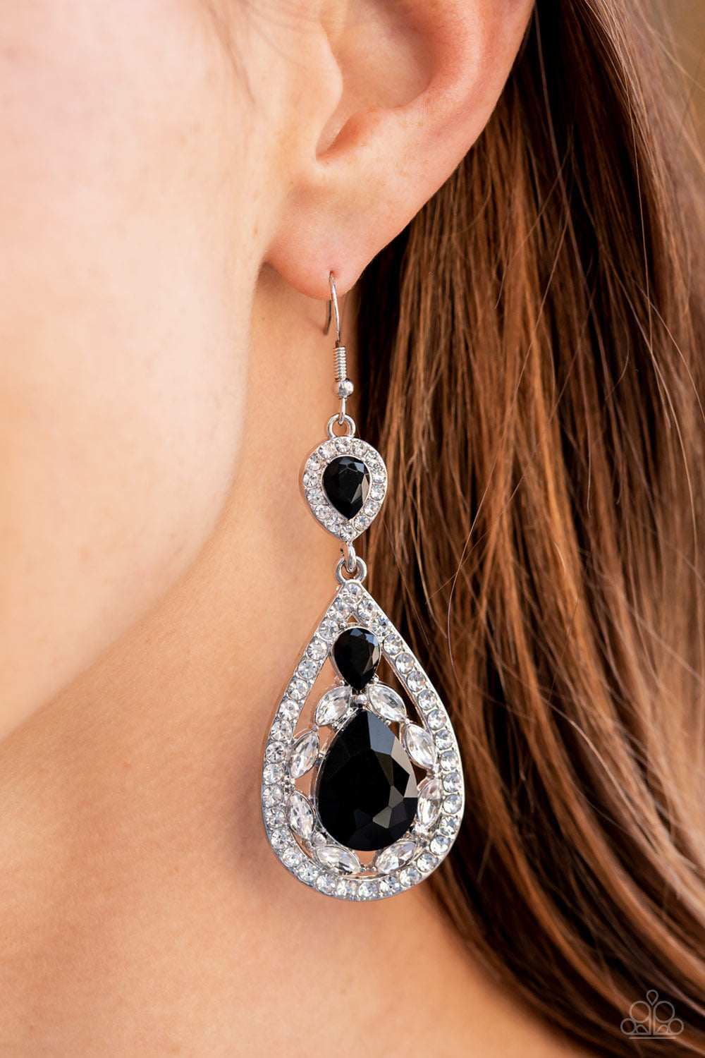 Paparazzi ♥ Posh Pageantry - Black ♥  Earrings