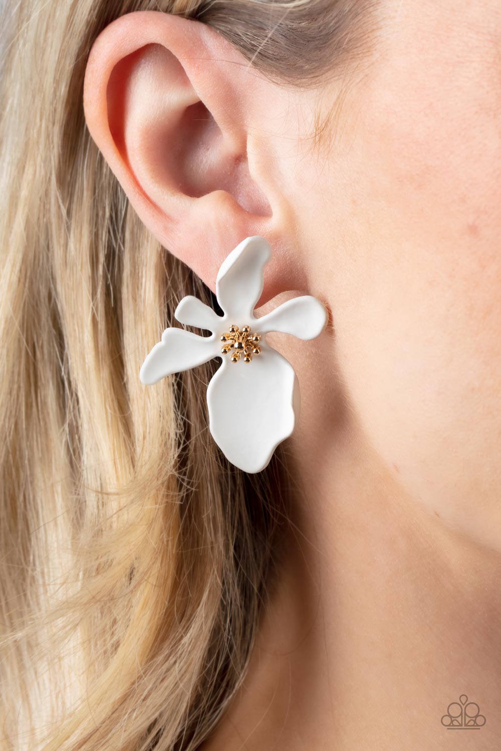 Paparazzi ♥ Hawaiian Heiress - White ♥  Post Earrings