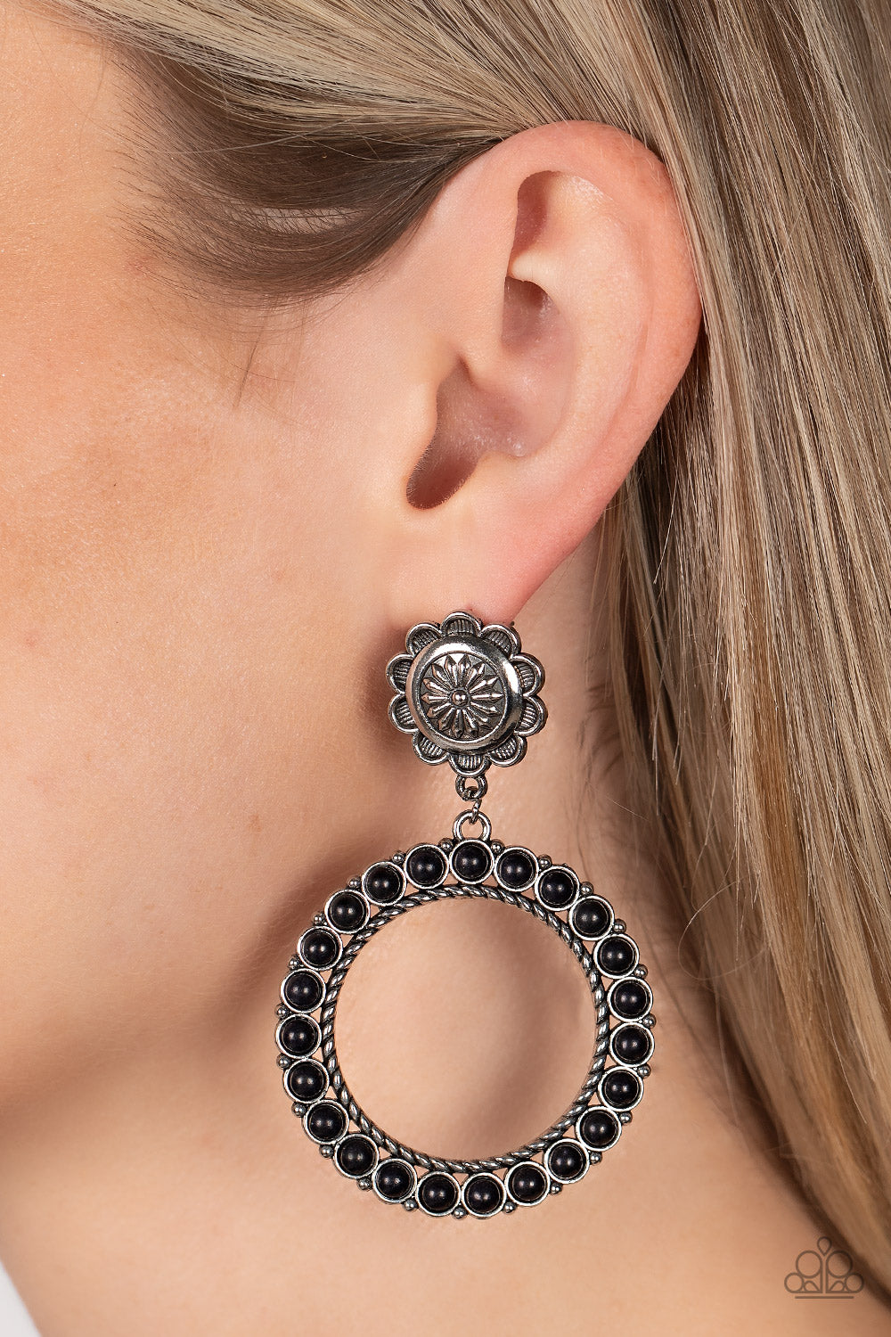 Paparazzi ♥ Playfully Prairie - Black ♥  Post Earrings