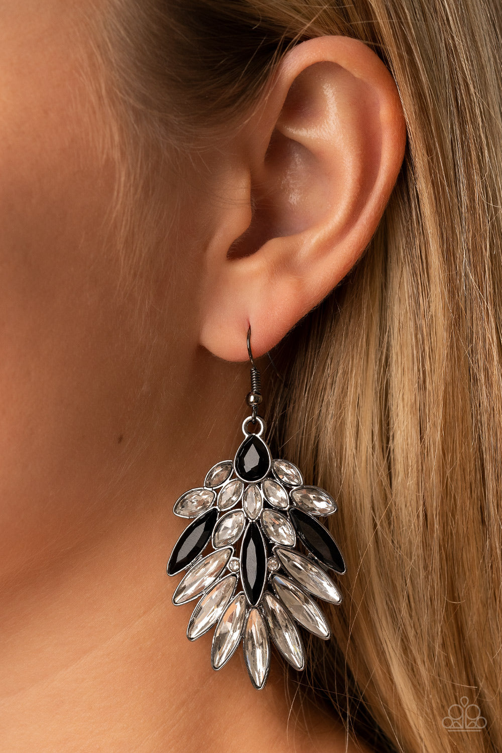 Paparazzi ♥ COSMIC-politan - Black ♥  Earrings