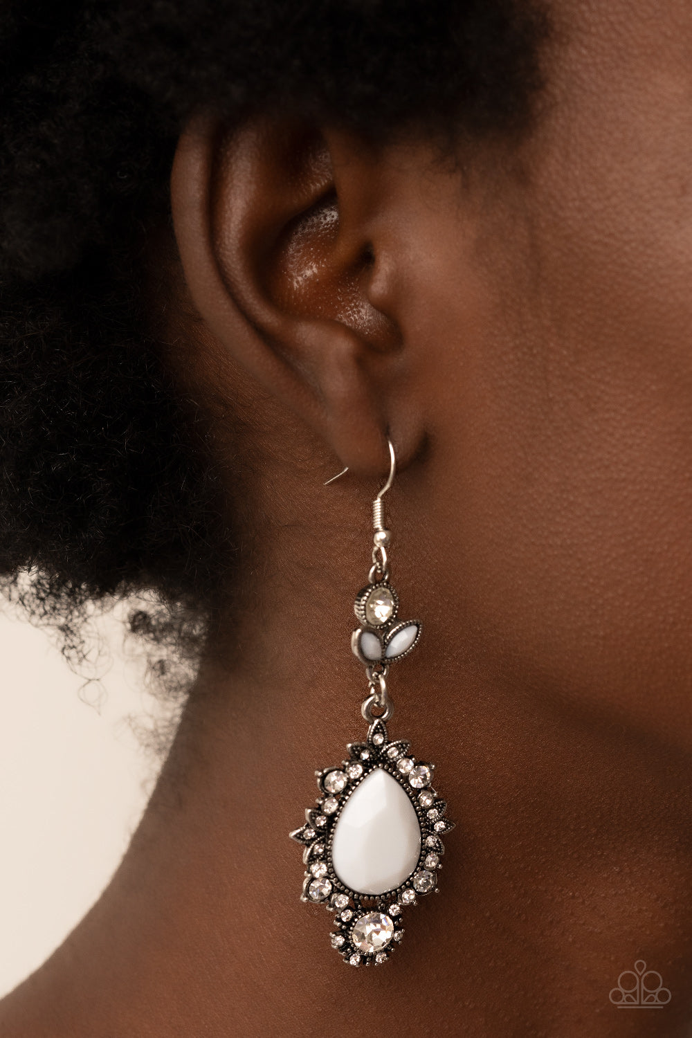 LisaAbercrombie Paparazzi Selfie Esteem White Earrings