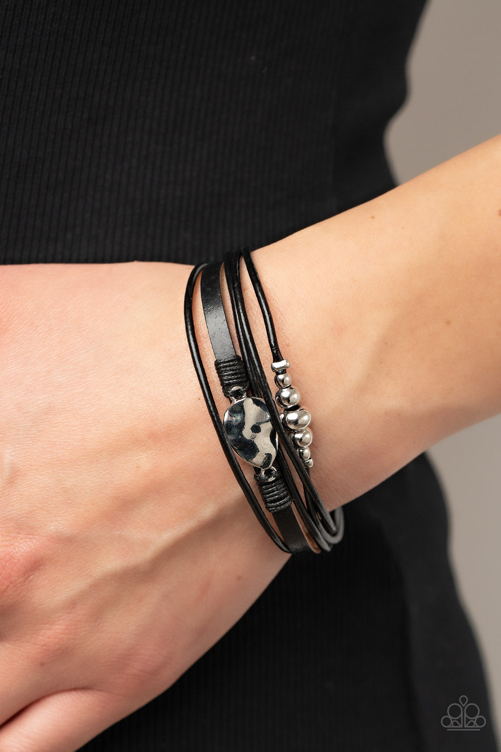 Paparazzi ♥ Tahoe Tourist - Black ♥  Bracelet