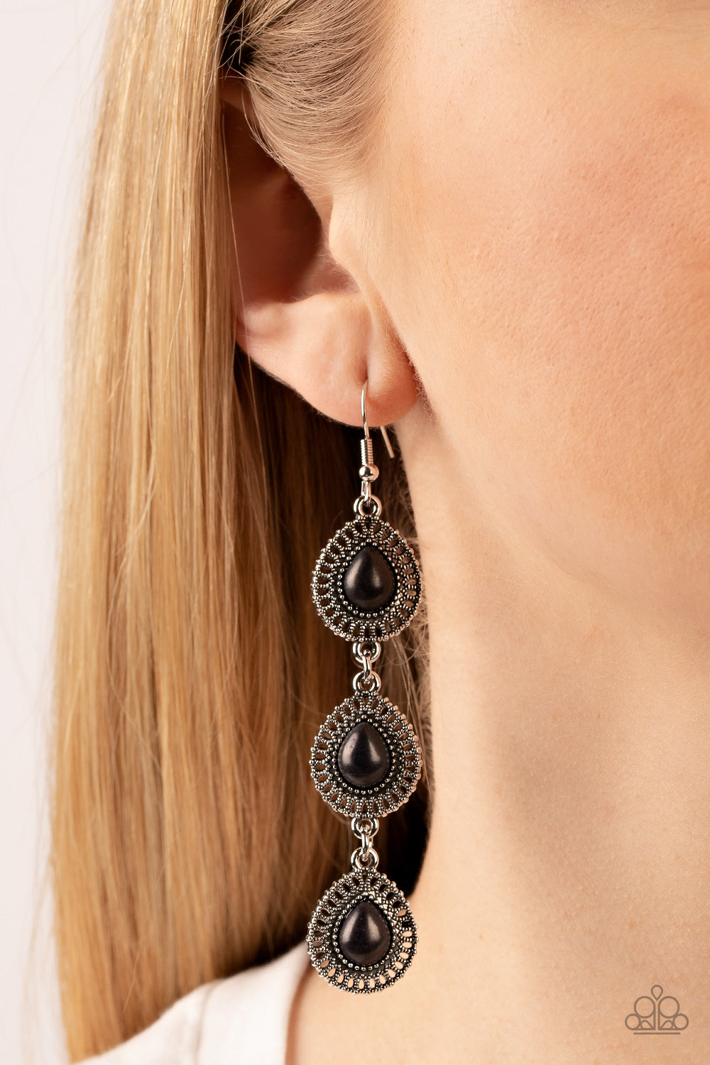 Paparazzi ♥ Desertscape Dweller - Black ♥  Earrings